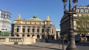 place de l'opéra vide durant le confinement de mars et avril 2020