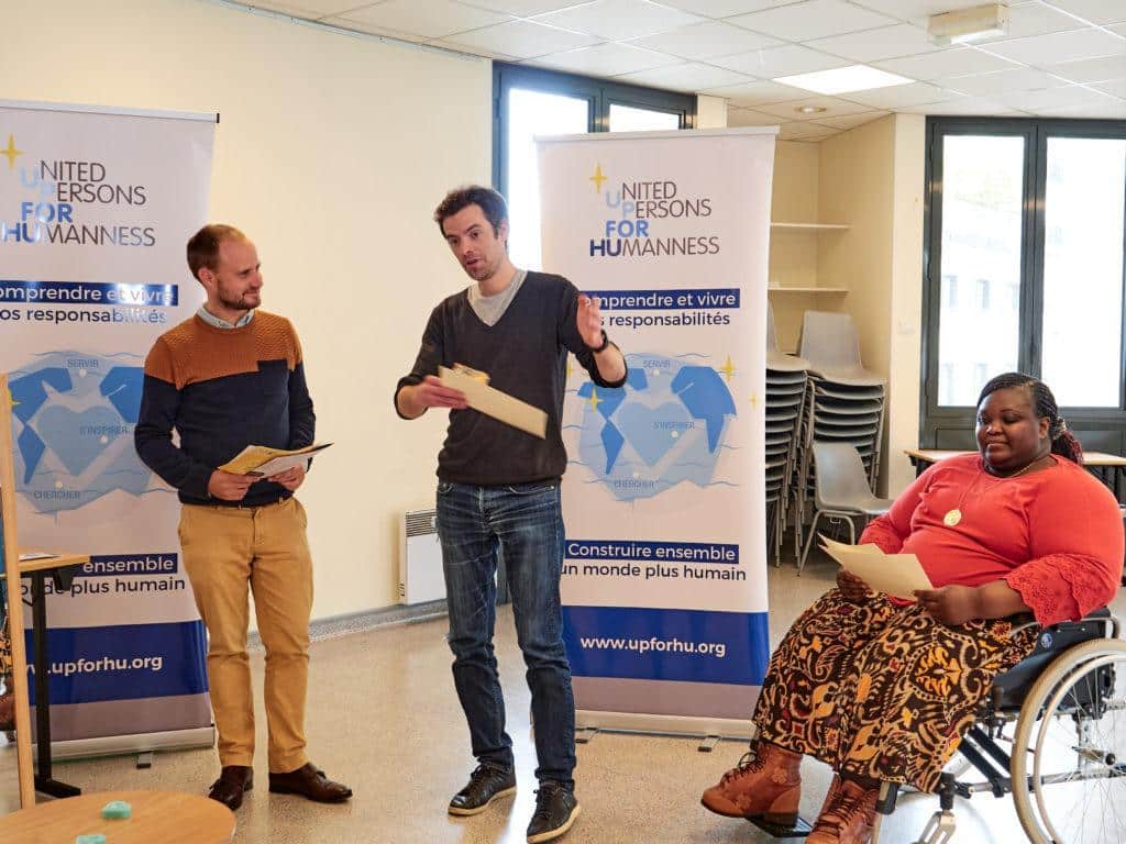 pour Guillaume remise des attestations de suivi dans la confiance