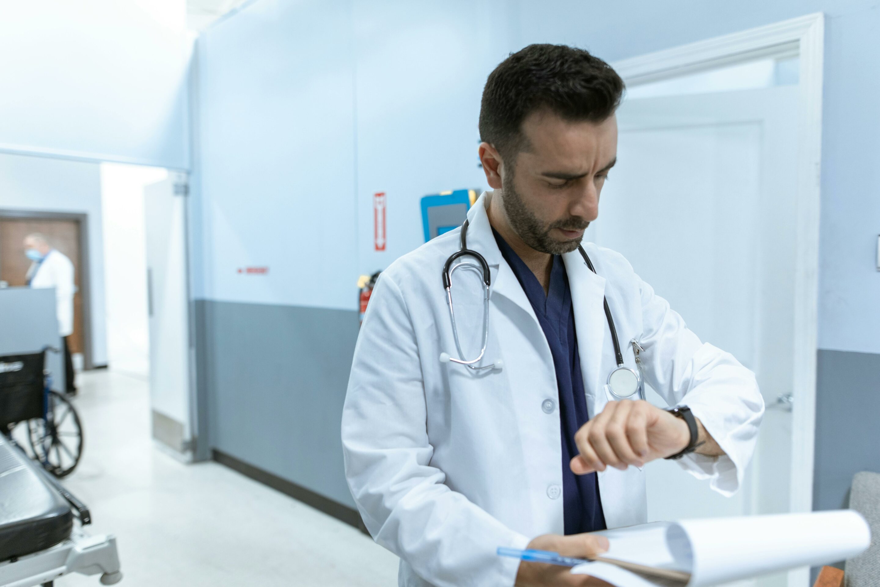 Les soignants ont-ils encore le temps de prendre soin ?